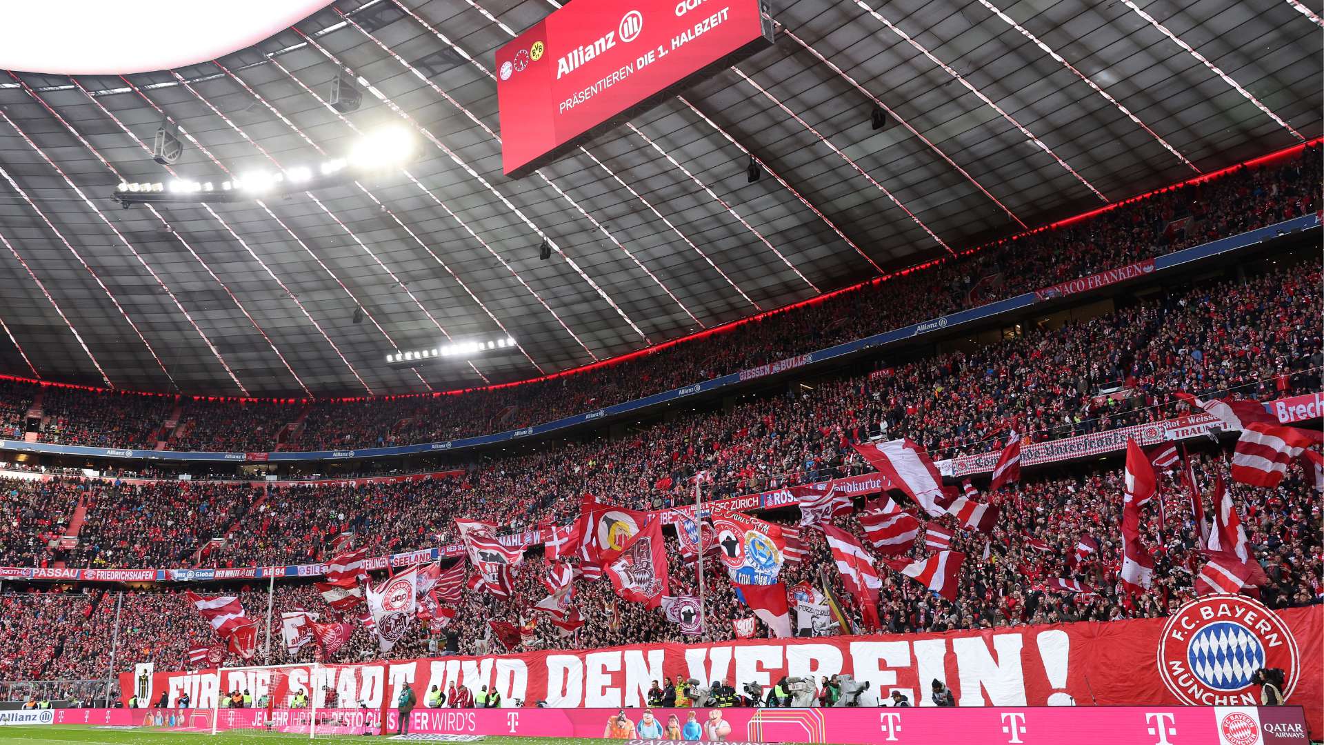 泳池开放的 泳池开放的